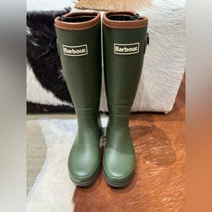 Barbour Tempest Wellingtons Winter Waterproof Rubber Rain Boots - Olive green.